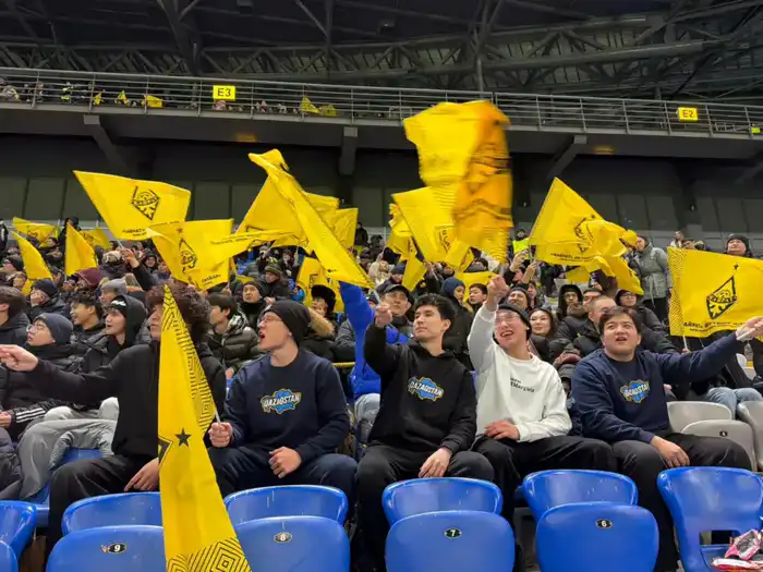 Тазабек удивил болельщиков на матче «Кайрат» - «Брюгге» в Астане (3)