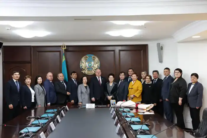 В Высшем Судебном Совете поздравили Баймолдину Зауреш Хамитовну с 70-летним юбилеем (7)