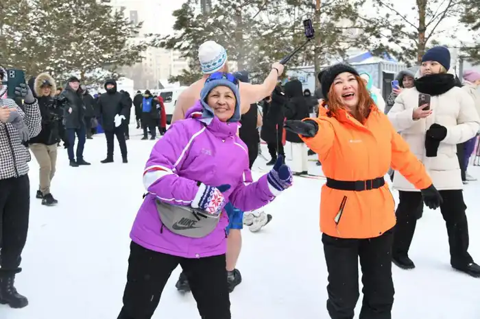 Развитие массового спорта: в Астане прошли масштабные соревнования по лыжным гонкам (7)