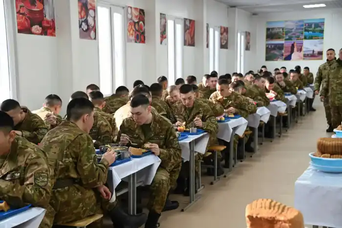 Дисциплина и быт: замминистра проверил войсковые части Карагандинского гарнизона (2)