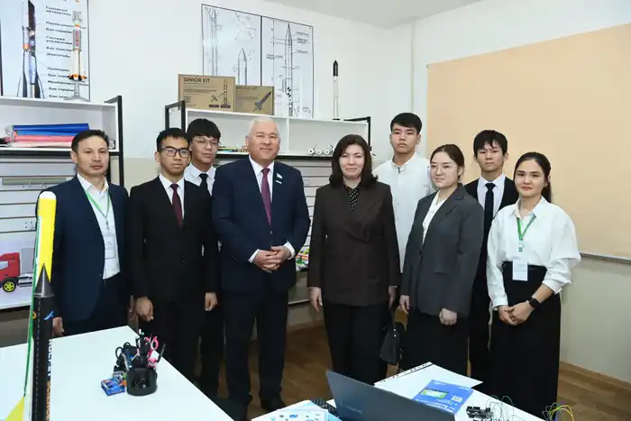Ознакомились с материальной базой школы-лицея города Байконур (2)