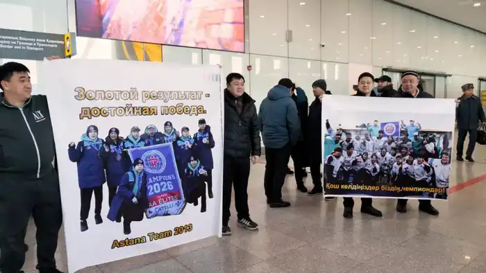 Чемпионы международного турнира Pee-Wee: молодые хоккеисты столицы вернулись домой (3)