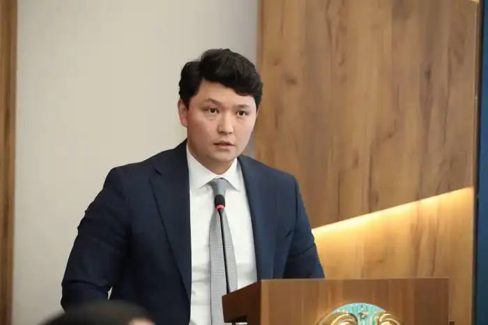 В акимате области обсудили ход развития сфер транспорта, торговли и туризма в регионе (5)