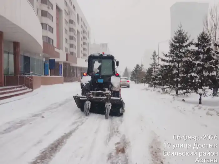 Более 3 000 дорожных рабочих и свыше 1 700 единиц спецтехники задействовано в снегоуборочных работах в Астане (4)