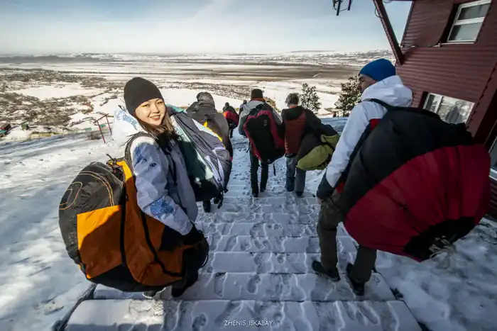 Зимнее небо Жетісу собрало парапланеристов из 6 стран (5)