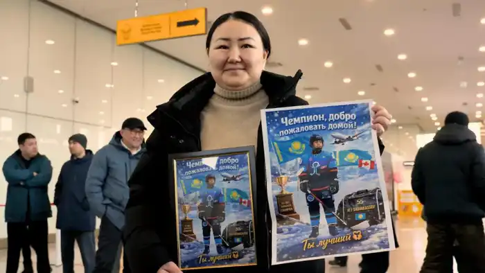 Чемпионы международного турнира Pee-Wee: молодые хоккеисты столицы вернулись домой (4)