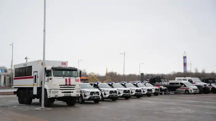 Глава МЧС вручил спасателям Актюбинской области ключи от новой техники (3)