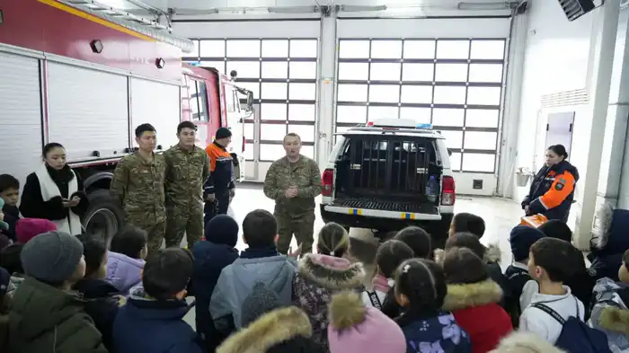 Формируя культуру безопасности: спасатели МЧС проводят уроки и дни открытых дверей (7)