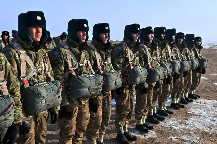 Первые прыжки выполнены: 196 солдат срочной службы десантировались с парашютом (6)