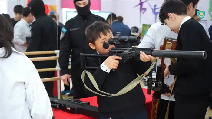 Более 200 школьников узнали о службе в органах внутренних дел в ВКО (2)