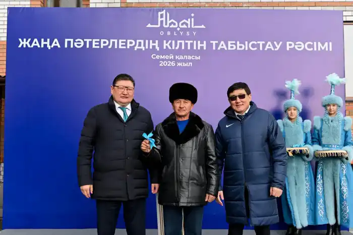 В Семее около 30 семьям вручили ключи от квартир (10)