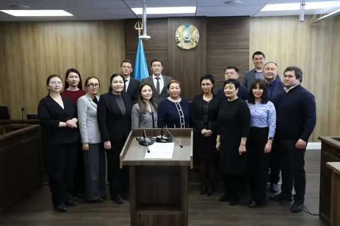 Магистранты Академии правосудия при Высшем Судебном Совете посетили Специализированный межрайонный суд по уголовным делам города Астаны (9)