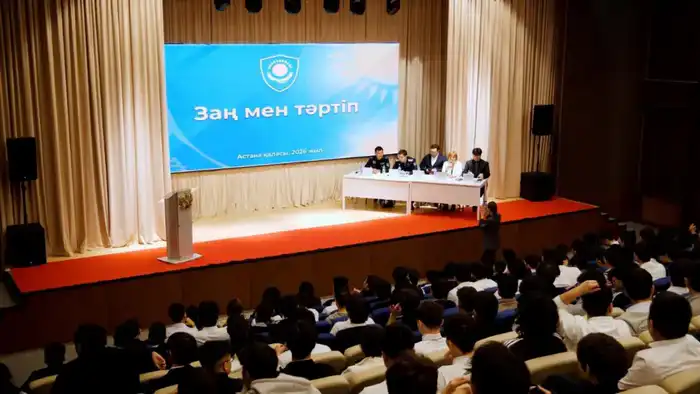 «Закон и порядок»: в Астане прошла профилактическая встреча для школьников (5)