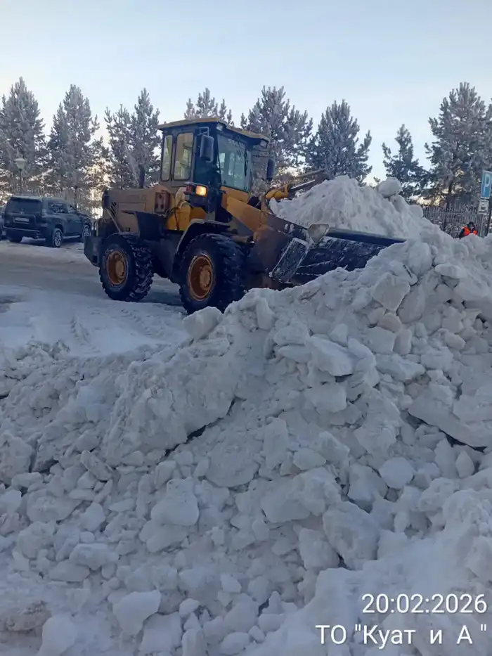 Более 1 500 единиц спецтехники задействованы в снегоуборочных работах в Астане (4)