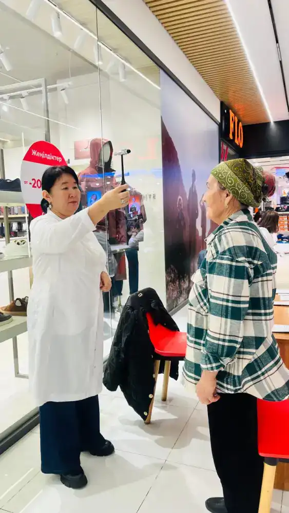 Островок здоровья: В торговом центре проведен бесплатный анализ крови (5)