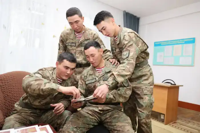 Рядовой Национальной гвардии совмещает службу с поэтическим творчеством (2)