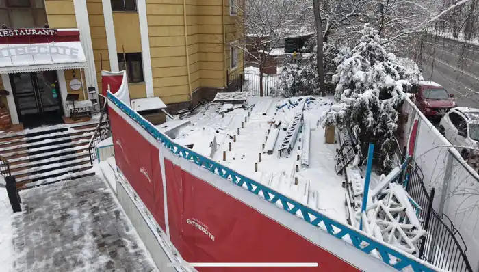 Летнюю террасу ресторана в центре Алматы снесли по решению суда (2)