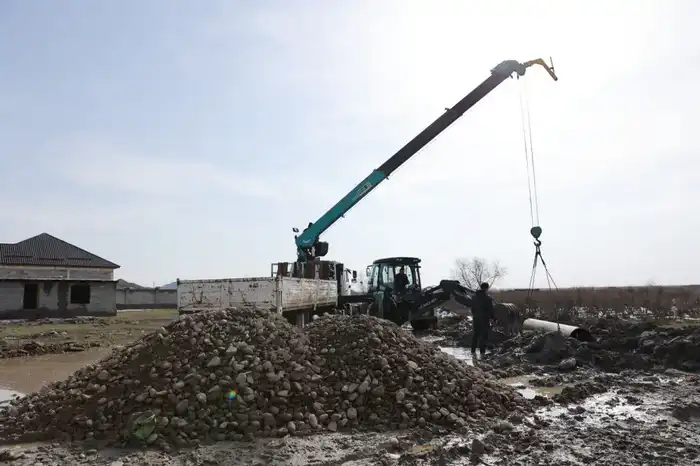 Ербол Карашукеев проверил противопаводковые работы в Таразе (4)