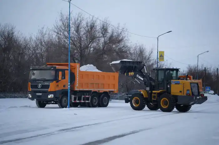 В области Абай на постоянной основе проводятся работы по уборке и вывозу снега (10)