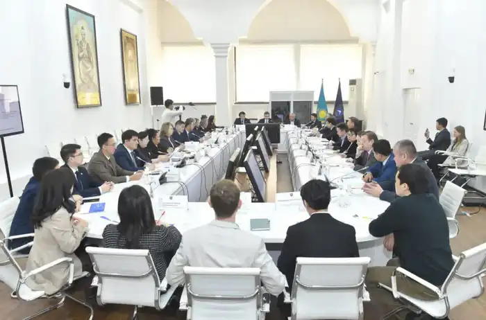 Минэнерго и КазНУ обсудили направления работы Отраслевого центра технологических компетенций в ТЭК (4)