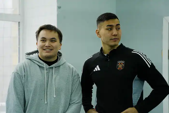 Игроки «Шахтёра» встретились со школьниками (5)