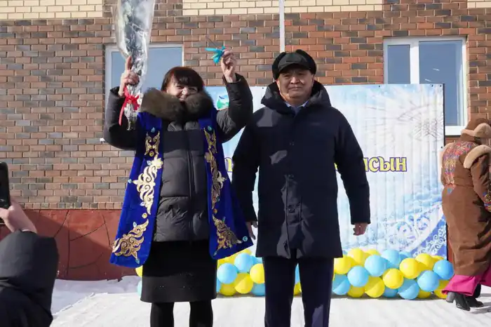 Ключи от новых квартир вручили жителям г. Макинска (5)