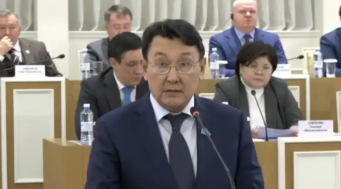 Председатель маслихата области Абай Шалкар Байбеков выступил на заседании Комиссии по конституционной реформе (2)