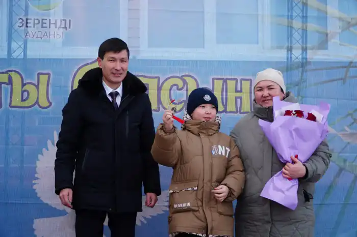 В Акмолинской области социально уязвимым категориям граждан вручены ключи от новых квартир (6)