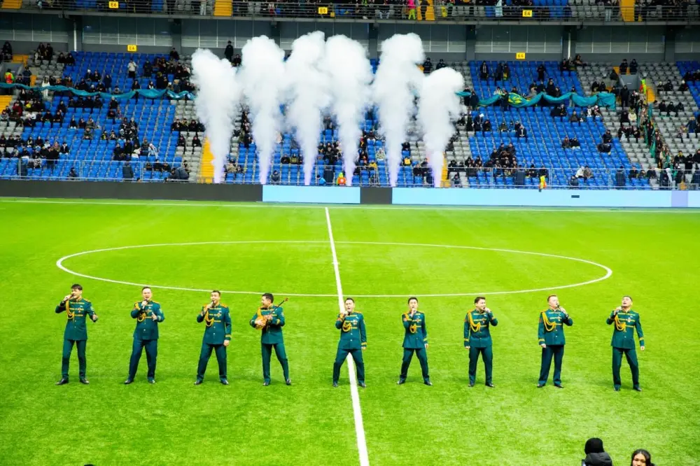 Масштабную патриотическую акцию в поддержку конституционных реформ провели во время футбольного матча в Астане (5)