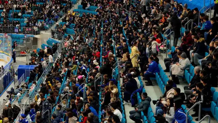 Необычную акцию в поддержку Конституционных реформ провели во время матча столичного хоккейного клуба «Барыс» (5)