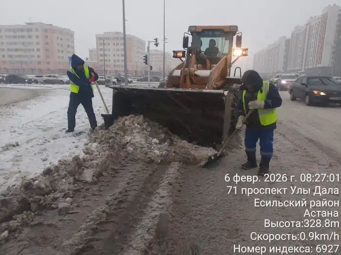 Более 3 000 дорожных рабочих и свыше 1 700 единиц спецтехники задействовано в снегоуборочных работах в Астане (9)
