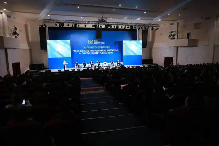 Общественность Актюбинской области поддерживает проект Новой Конституции (6)