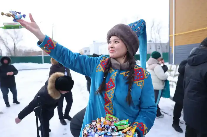 В Аулиеколе новосёлам вручили ключи от новых квартир (5)