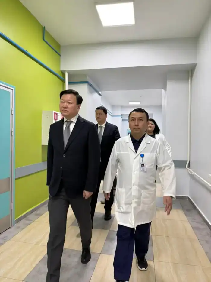 Советник Президента РК Алексей Цой посетил Городской кардиологический центр Алматы (2)