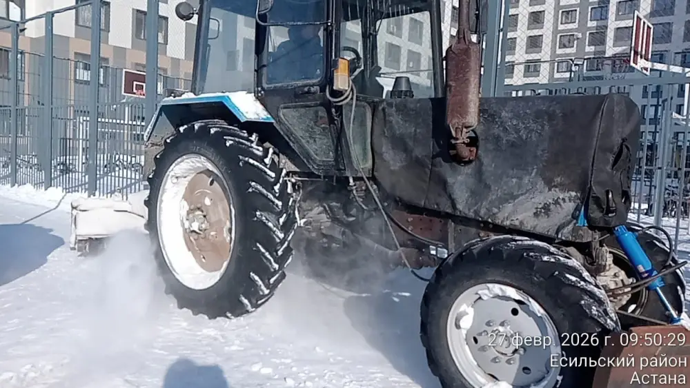 Более 1,5 тысячи единиц техники вывели на снегоуборочные работы в Астане (8)