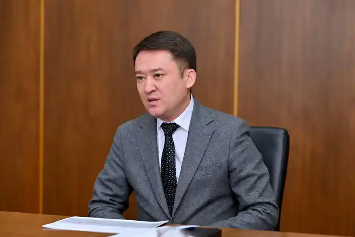 Глава региона встретился с директором областного филиала «Казпочта» (2)