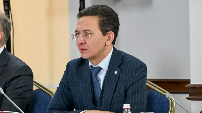 Олжас Бектенов: Проект новой Конституции формирует среду доверия и долгосрочного партнерства государства и бизнеса (2)