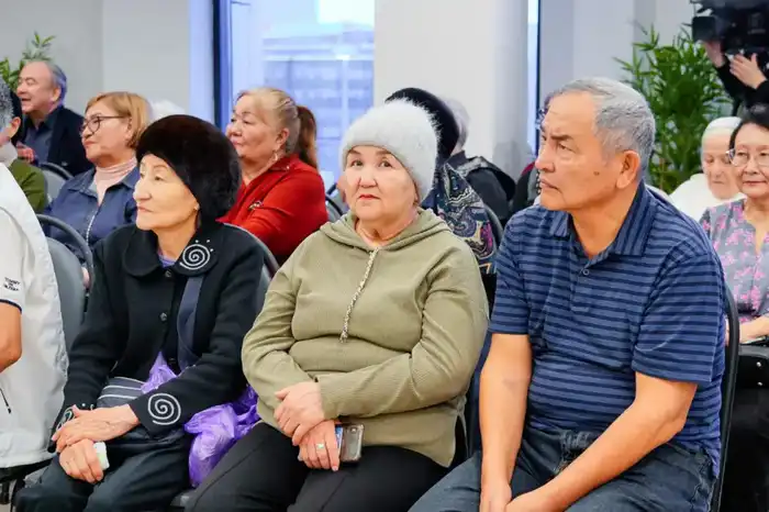 Как не стать жертвами мошенников: разъяснительное мероприятие для пенсионеров организовали в Астане (5)