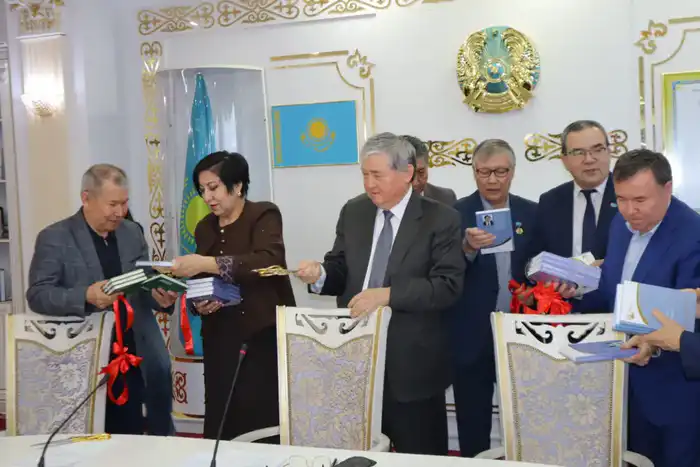 В столице состоялась презентация новых книг Амангельды Кеншиликулы (5)