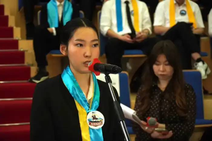 «Закон и порядок»: в Астане прошли дебаты среди школьников (3)