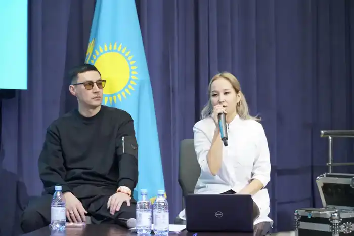 «Закон и порядок»: звезды команды КВН «Астана» рассказали студентам о вреде наркотиков (9)