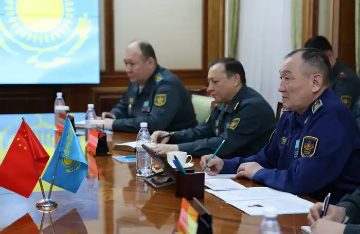 Министр обороны Казахстана встретился с Послом Китая (2)