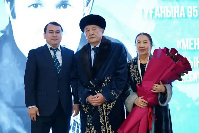 В Алматы состоялась литературно-поэтическая встреча, посвященная 95-летию выдающегося представителя казахской поэзии Мукагали Макатаева (4)