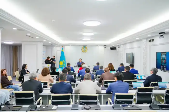 Проект обновленной Конституции Казахстана обсудили депутаты в Астане (8)