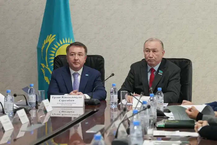 В Министерстве юстиции РК состоялось заседание Общественного совета по обсуждению проекта новой редакции Конституции (4)