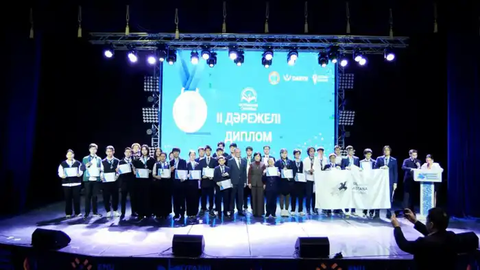 В Астане награждены победители и призеры республиканской олимпиады среди школьников (9)
