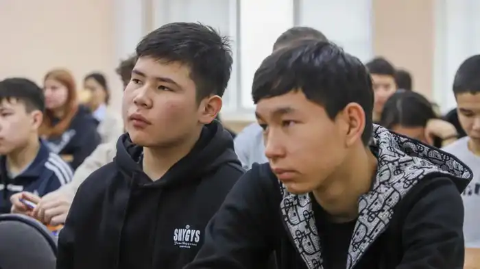 В ВКО со студентами провели беседу по инициативе «Таза Қазақстан» (3)