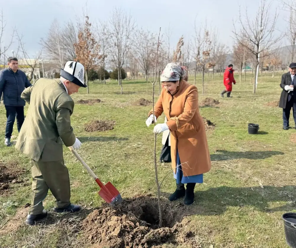 "ТАЗА ҚАЗАҚСТАН": НА СУББОТНИКЕ В ТЮЛЬКУБАСЕ ПРИНЯЛИ УЧАСТИЕ ОКОЛО 500 ЖИТЕЛЕЙ (2)