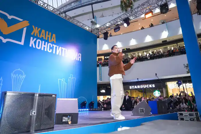 Более 10 тысяч человек приняли участие в молодежном концерте в поддержку референдума в Астане (4)