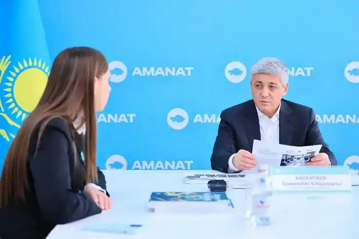 Ермаганбет Булекпаев провёл приём жителей в филиале партии Amanat (3)
